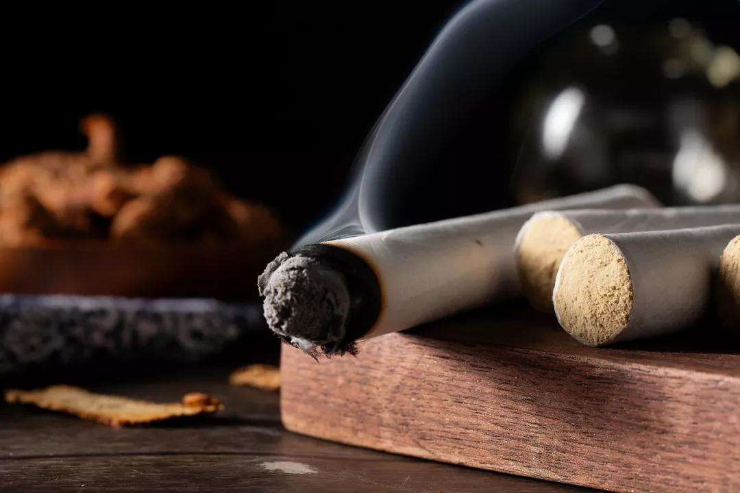中醫教你怎樣艾灸--最專(zhuān)業(yè)最全的艾灸實(shí)際操作視